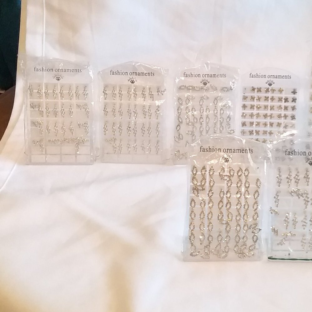 Lot of 244 New pairs of fashion ornaments earrings